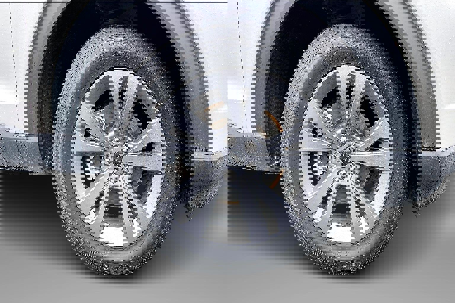 Used 2022 Ford Explorer XLT w/ Equipment Group 202A image 9