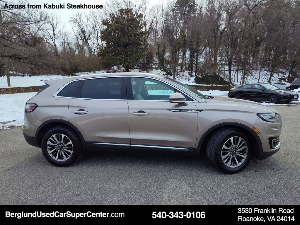 Used 2020 Lincoln Nautilus Premier w/ Equipment Group 101A image 3