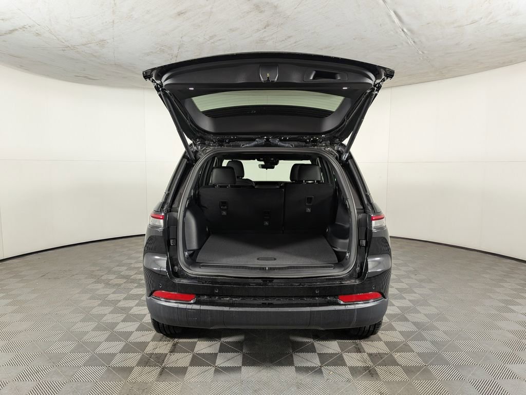 New 2025 Jeep Grand Cherokee Altitude image 10