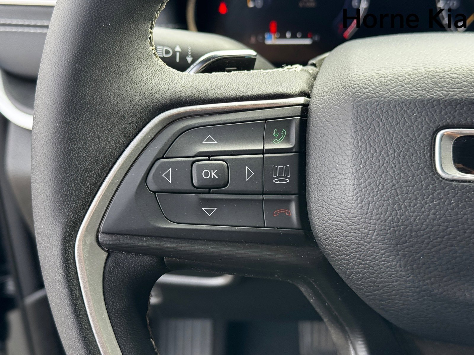 Used 2024 Jeep Grand Cherokee Altitude image 18