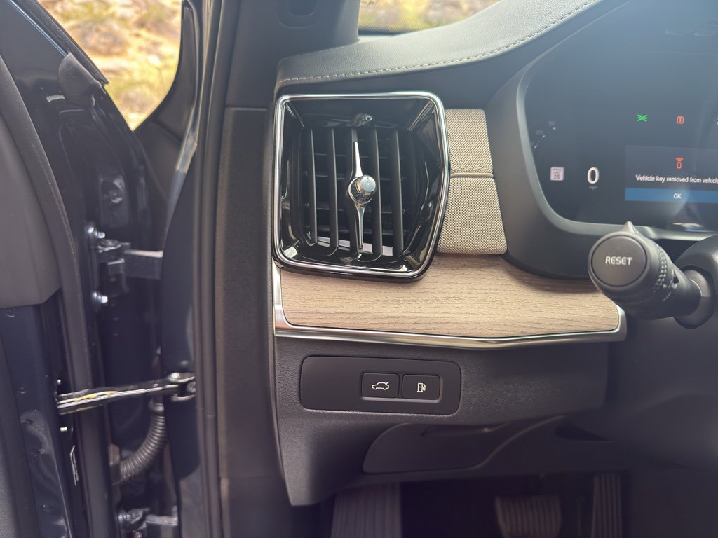 New 2026 Volvo XC90 T8 Plus w/ Protection Package Premier image 29