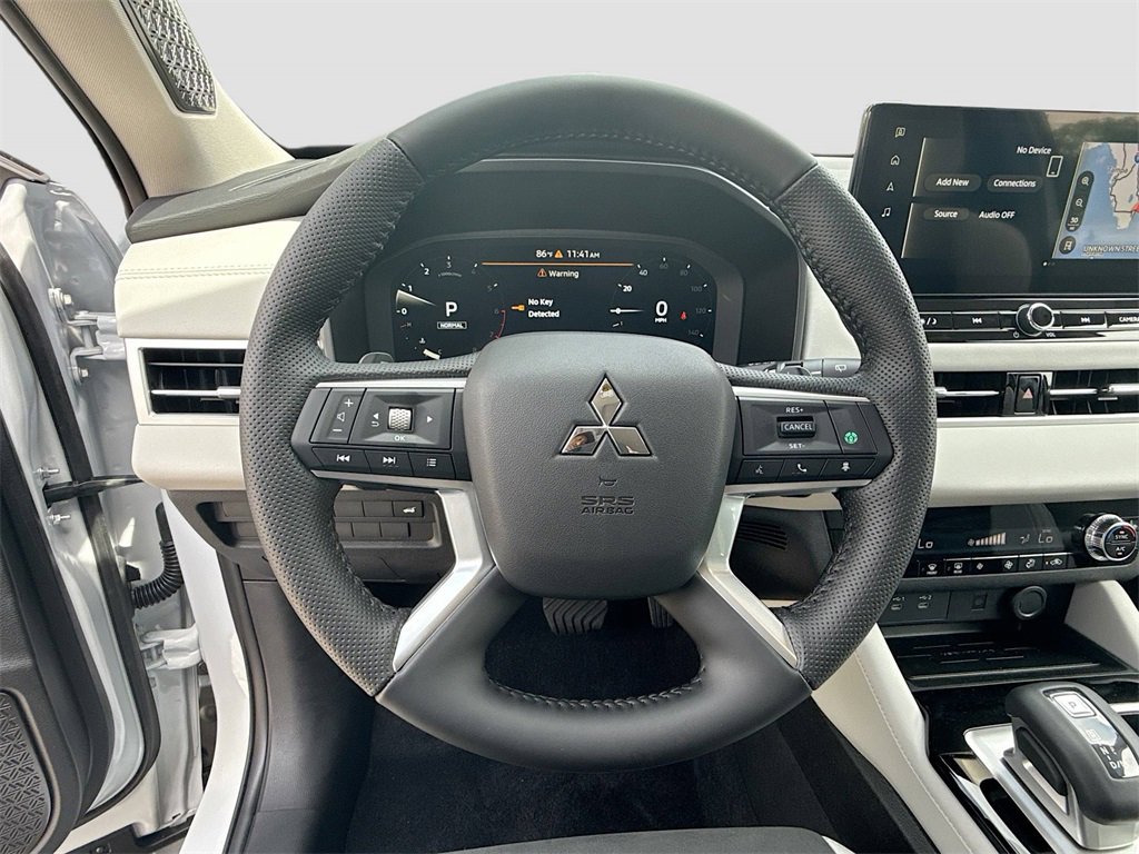 New 2025 Mitsubishi Outlander SE image 11