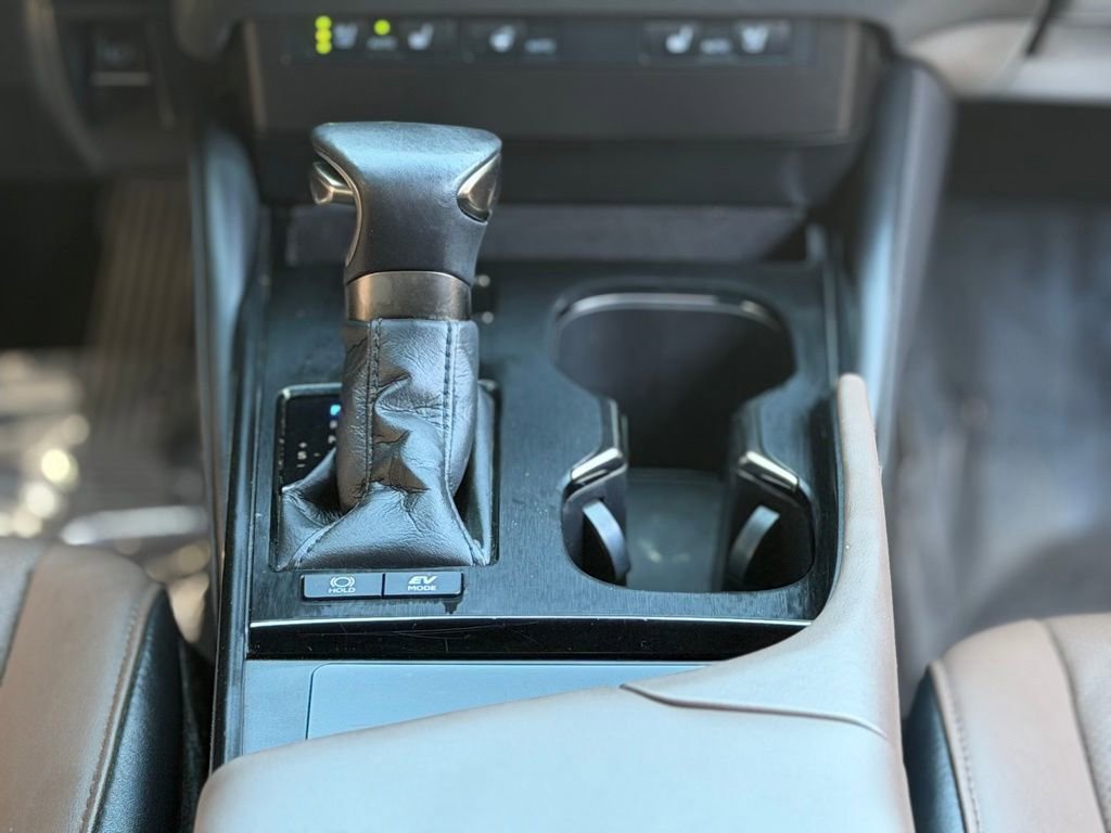 Used 2025 Lexus ES 300h w/ Premium Package image 49