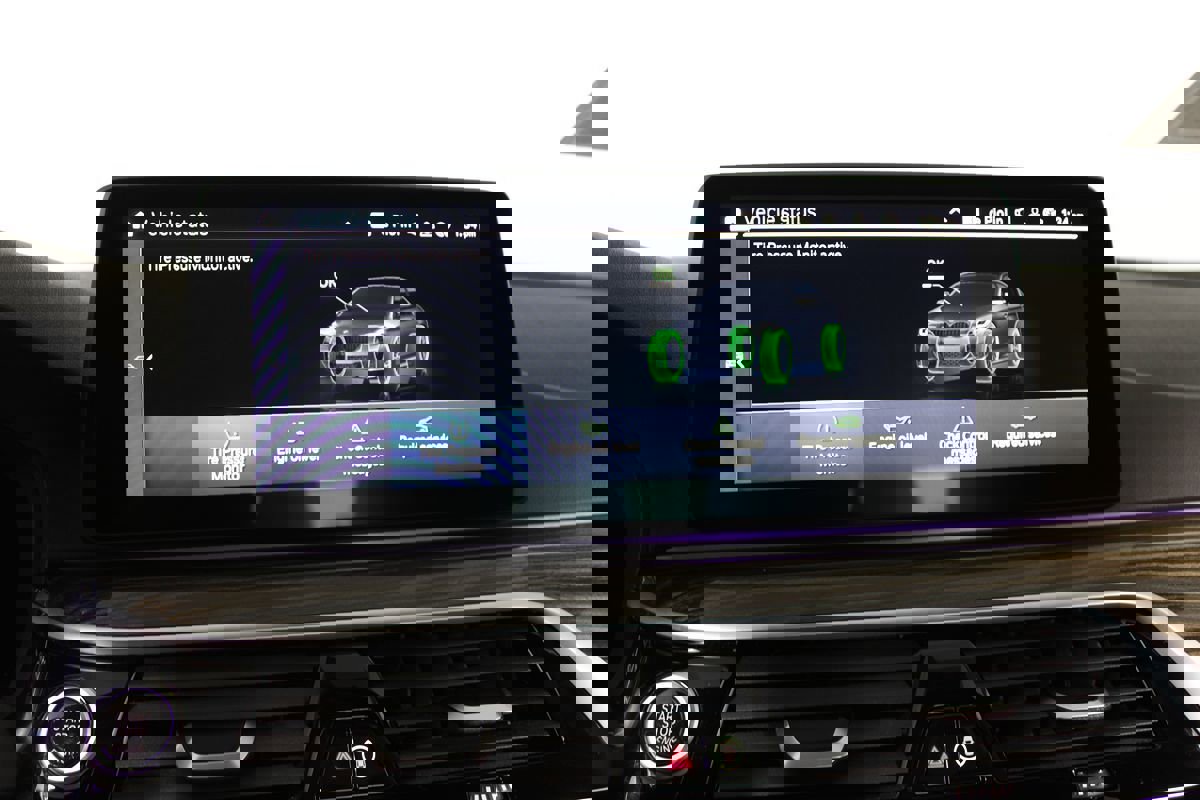 Used 2023 BMW 530e 530e w/ M Sport Package image 29