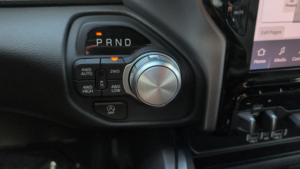 Used 2025 RAM 1500 Laramie AWD/4WD image 20