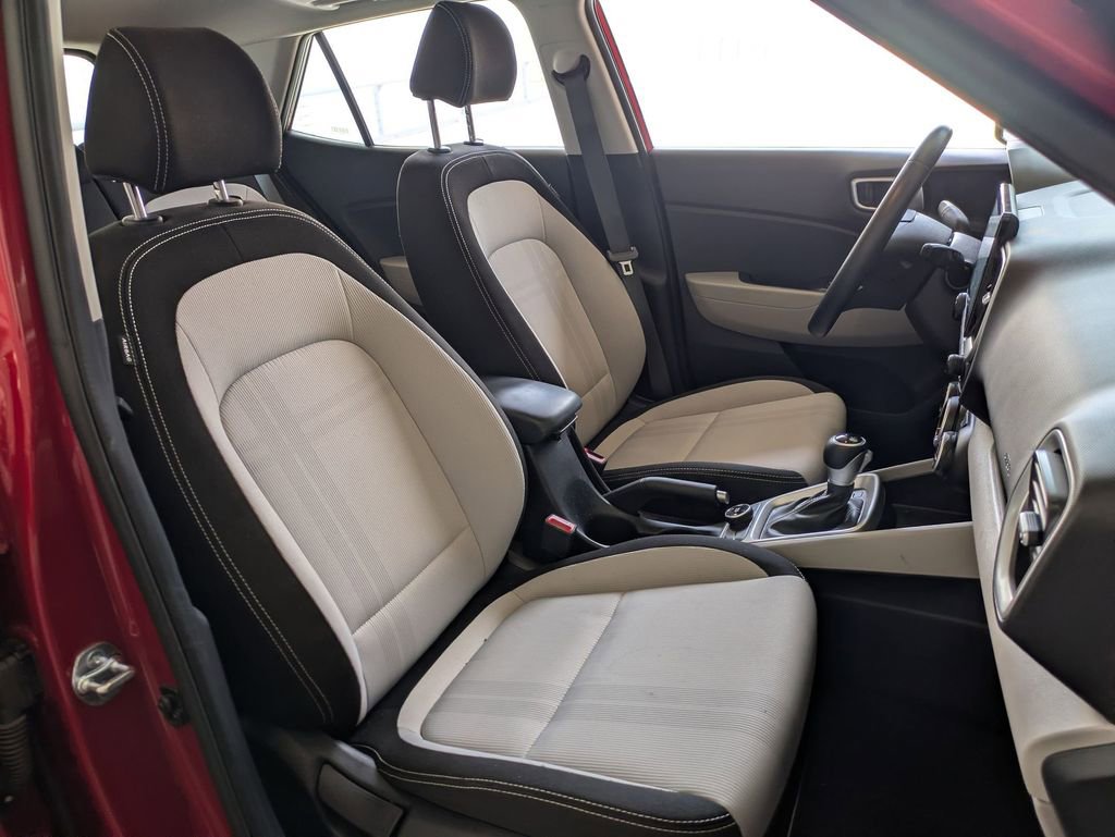 Used 2025 Hyundai Venue SEL FWD image 28