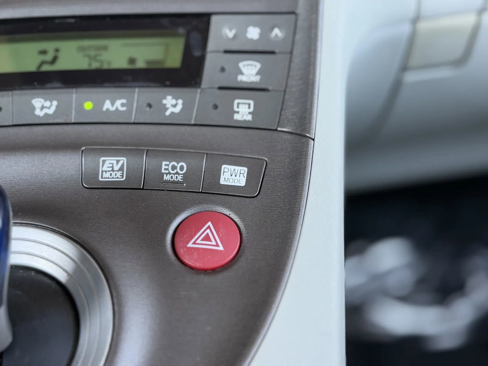 Used 2014 Toyota Prius Two image 32