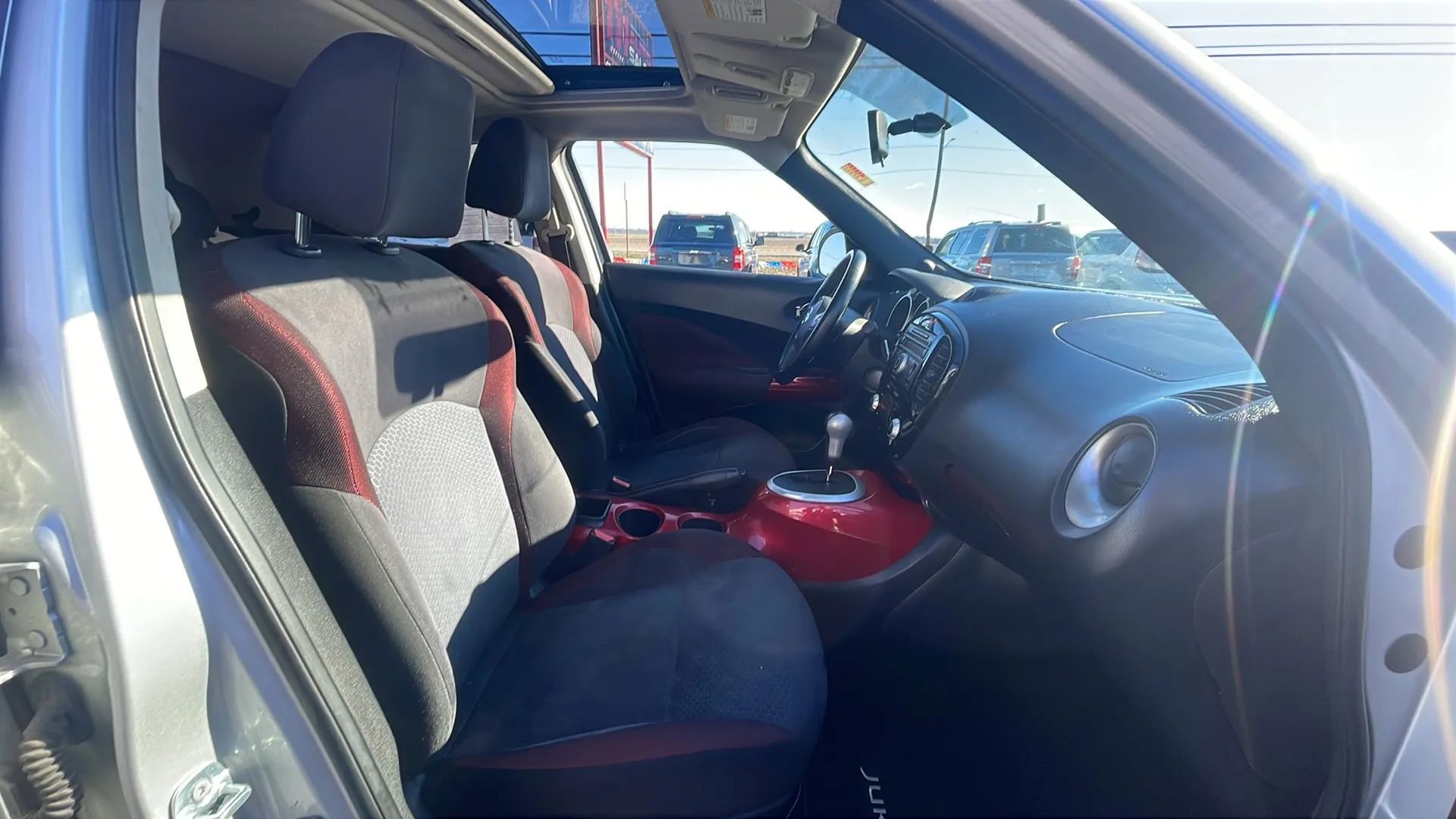 Used 2014 Nissan Juke SV image 25