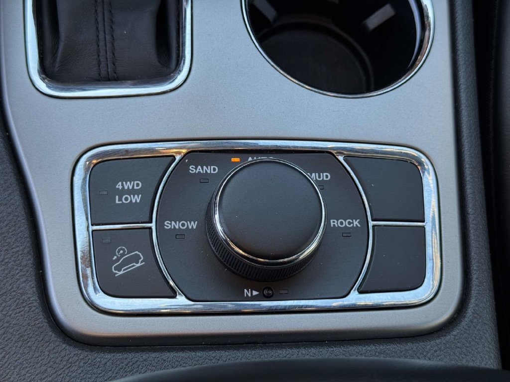 Used 2019 Jeep Grand Cherokee Limited w/ Luxury Group II AWD/4WD image 30
