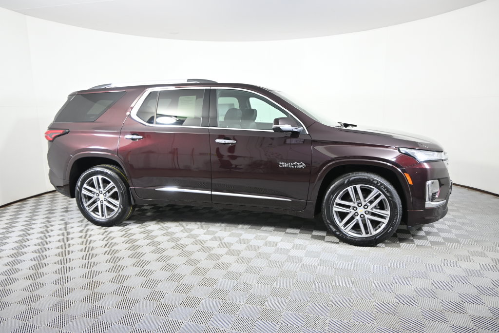 Used 2023 Chevrolet Traverse High Country w/ LPO, Floor Liner Package AWD/4WD image 8