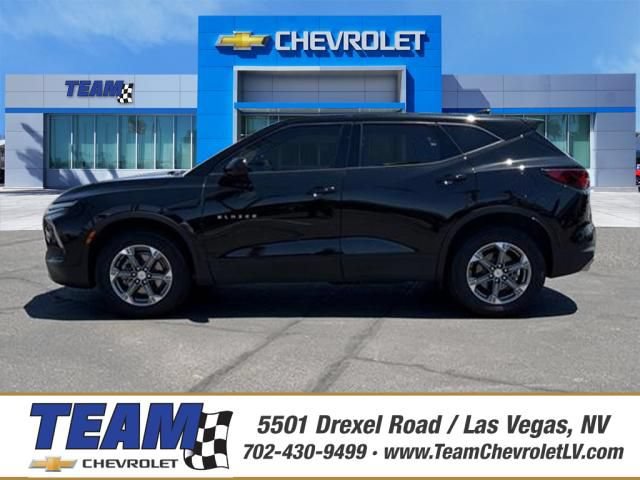 Used 2023 Chevrolet Blazer LT AWD/4WD image 1