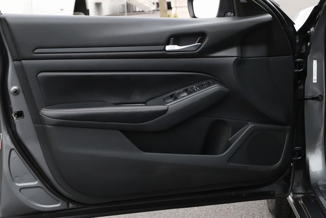 Used 2024 Nissan Altima 2.5 SV image 14