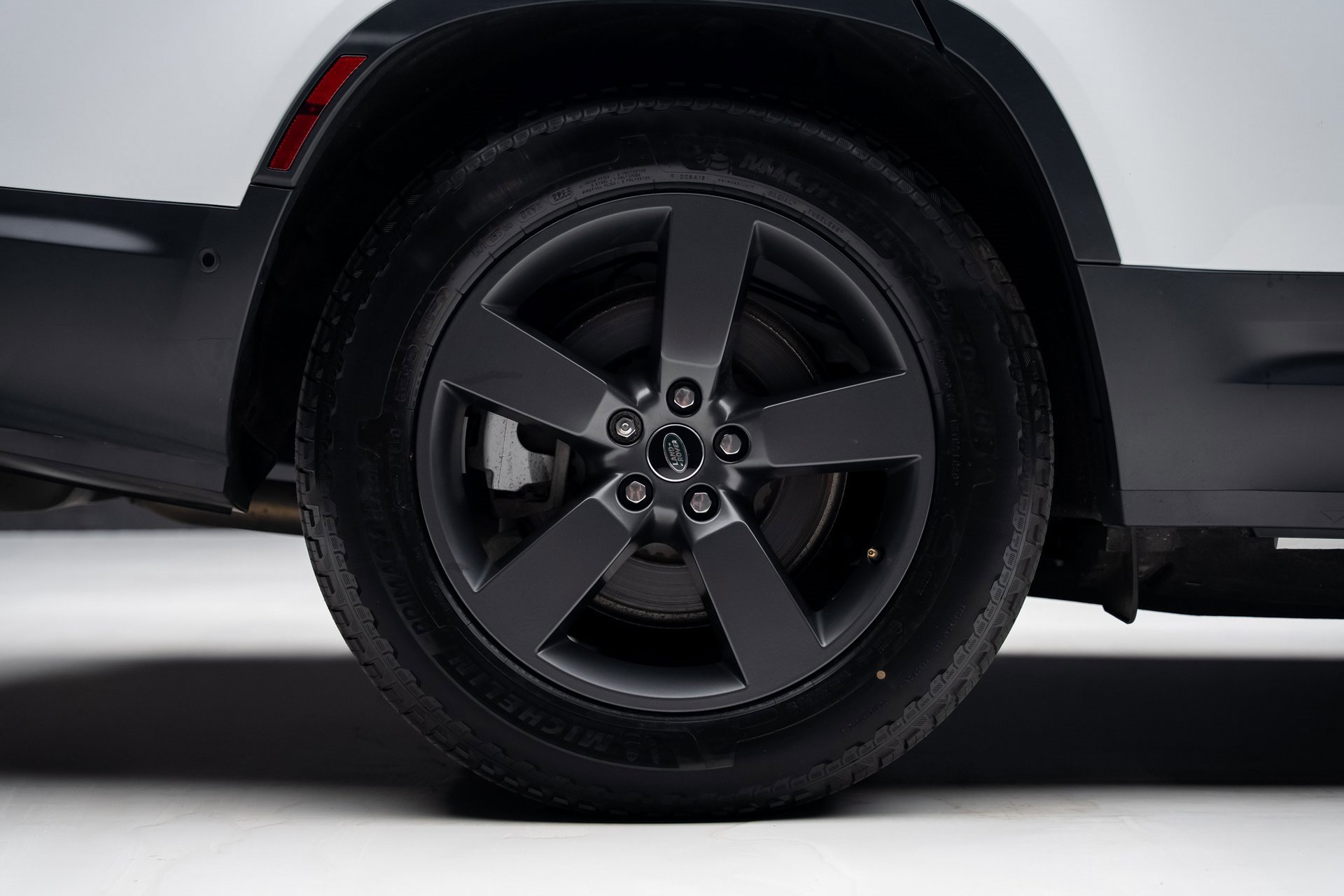 Used 2023 Land Rover Defender 130 SE image 39