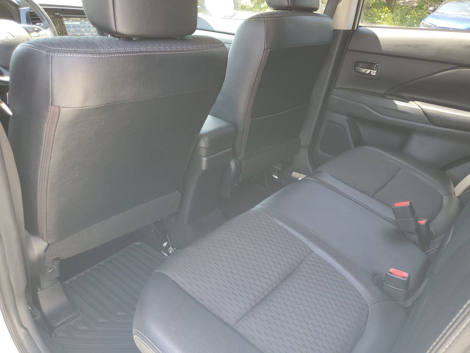 Used 2015 Mitsubishi Outlander SE image 22