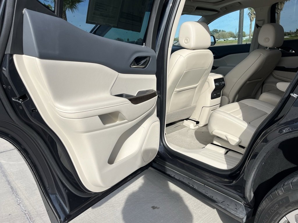 Used 2021 GMC Acadia Denali w/ Denali Technology Package image 17