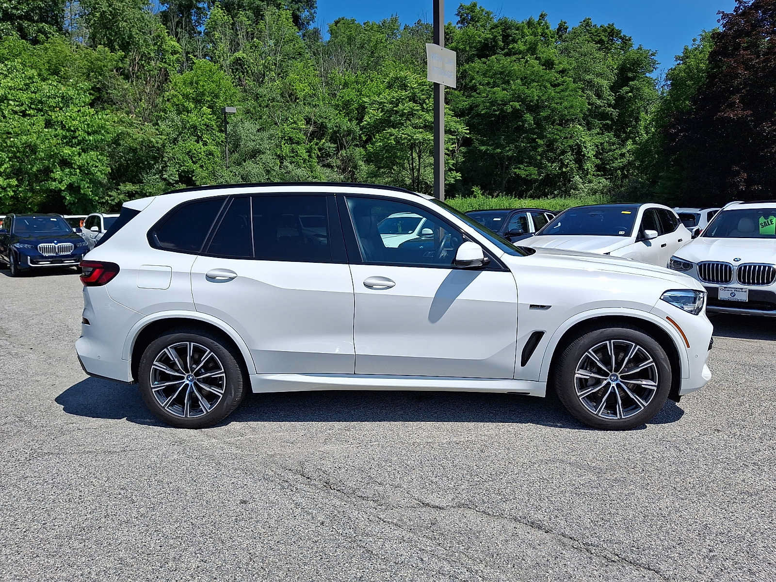 Used 2022 BMW X5 xDrive45e w/ M Sport Package AWD/4WD image 7