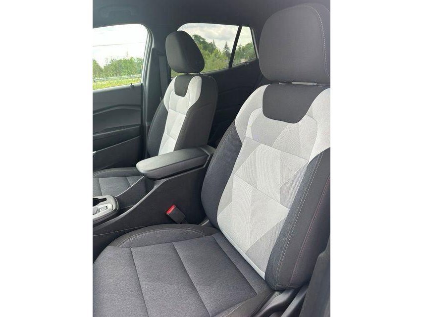 Certified 2024 Chevrolet Trax RS FWD image 38