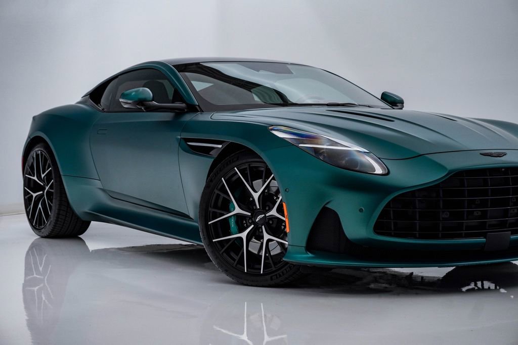 Used 2024 Aston Martin DB12 Coupe image 2