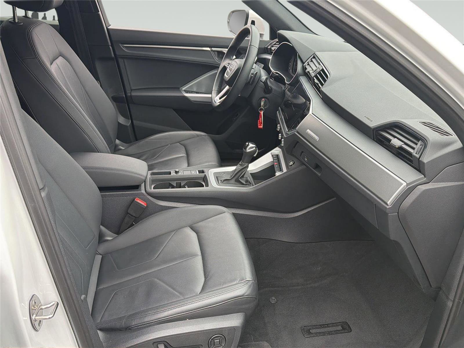 Used 2025 Audi Q3 2.0T Premium image 30