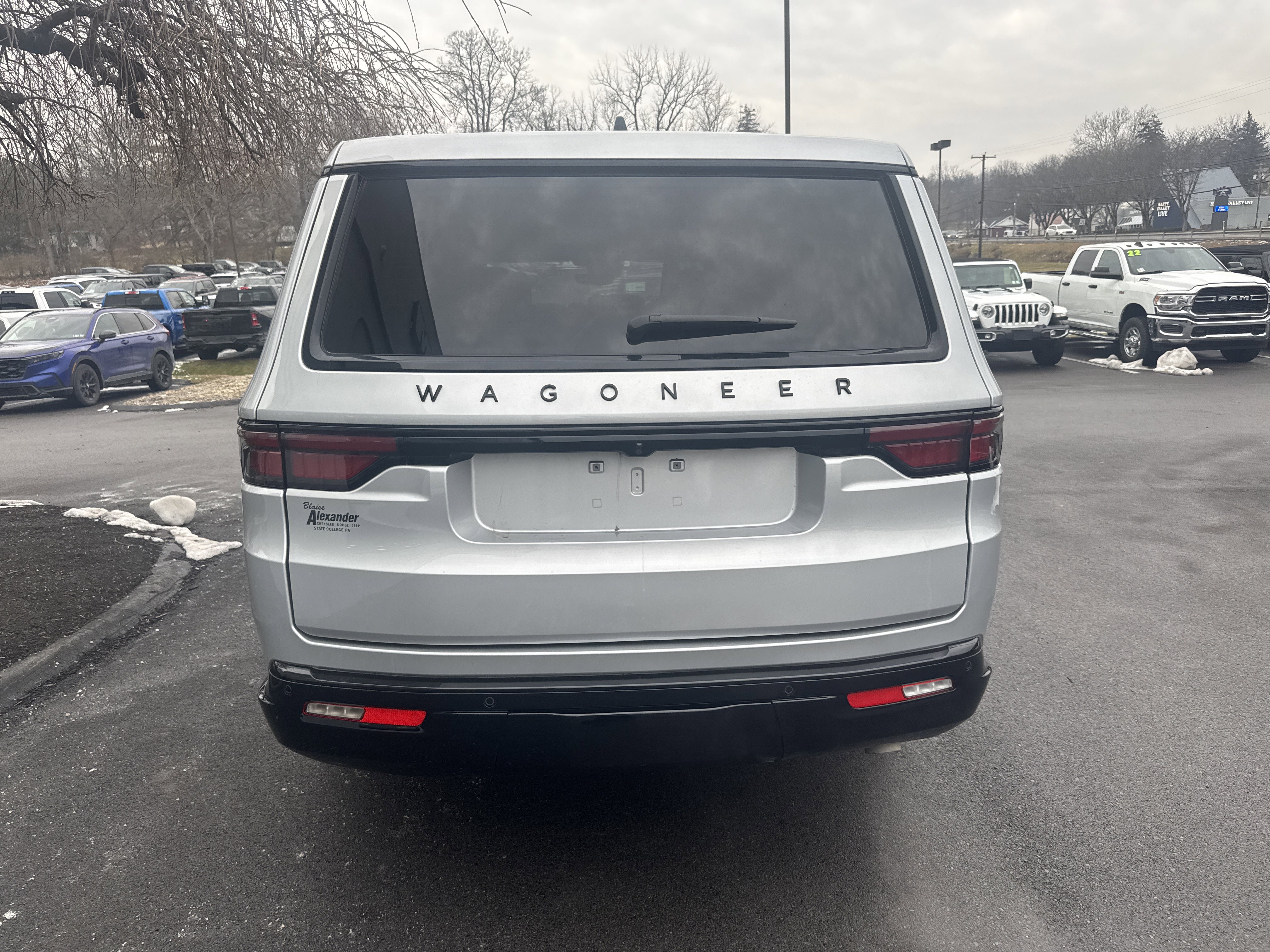 Used 2024 Jeep Wagoneer L Series II image 4