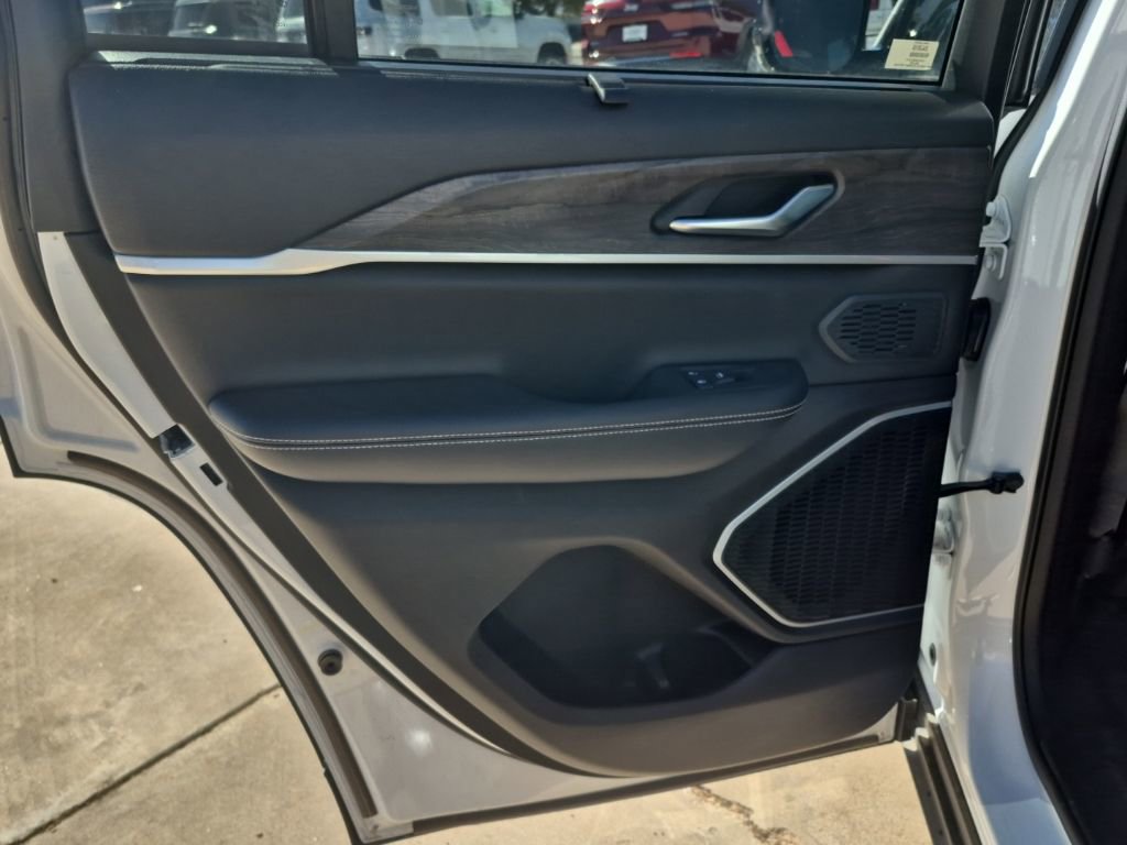 New 2024 Jeep Grand Cherokee Limited 4xe w/ Luxury Tech Group II image 18