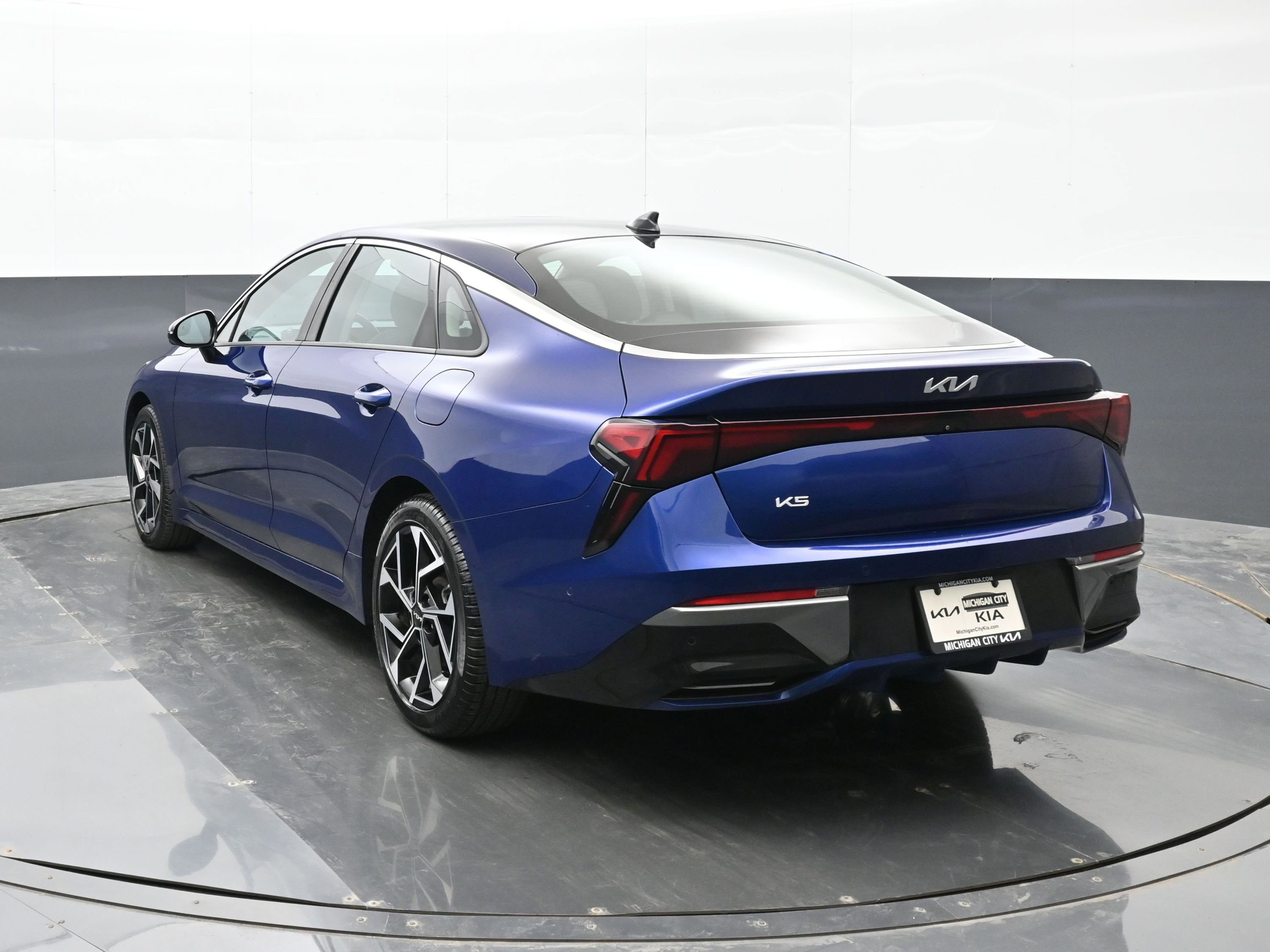 Used 2025 Kia K5 EX image 2