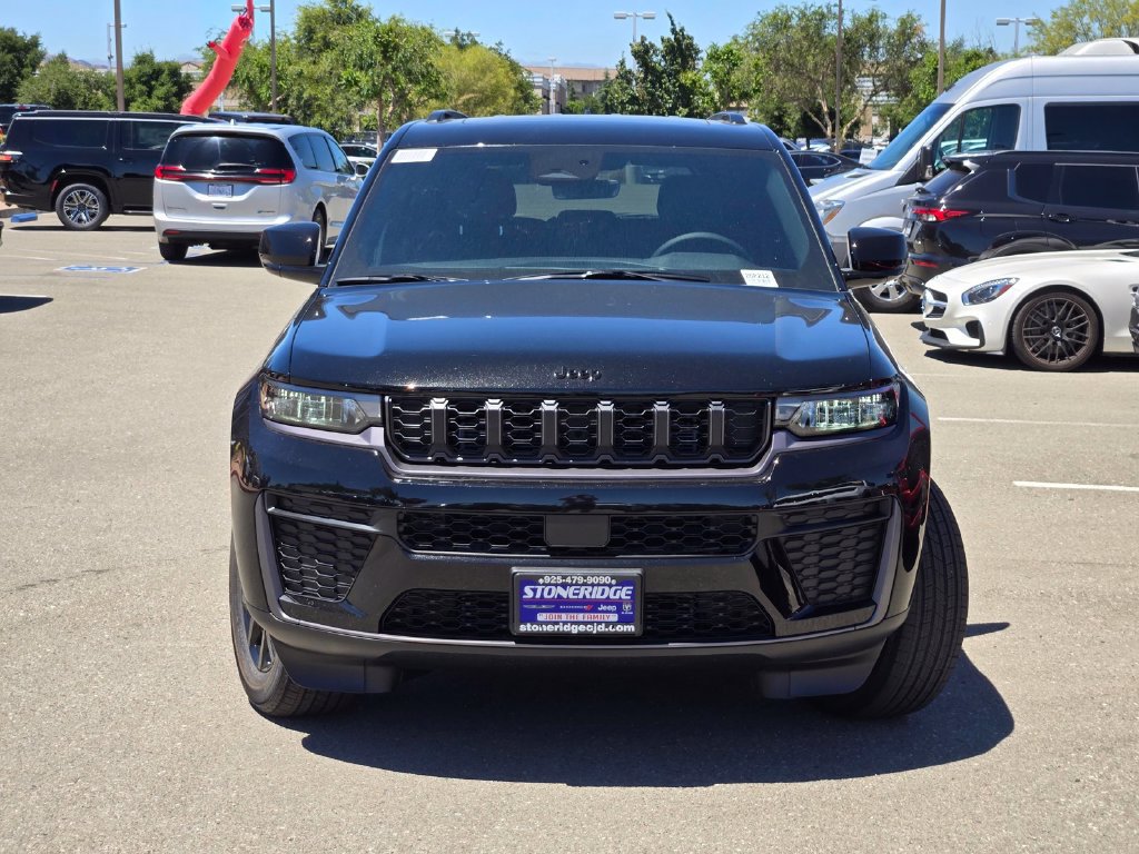 New 2026 Jeep Grand Cherokee Altitude AWD/4WD image 2