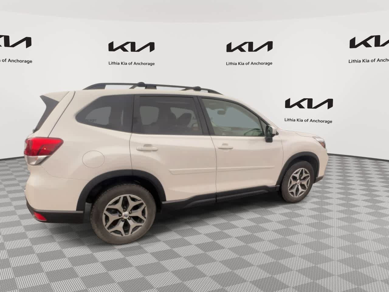 Used 2021 Subaru Forester Premium AWD/4WD image 2