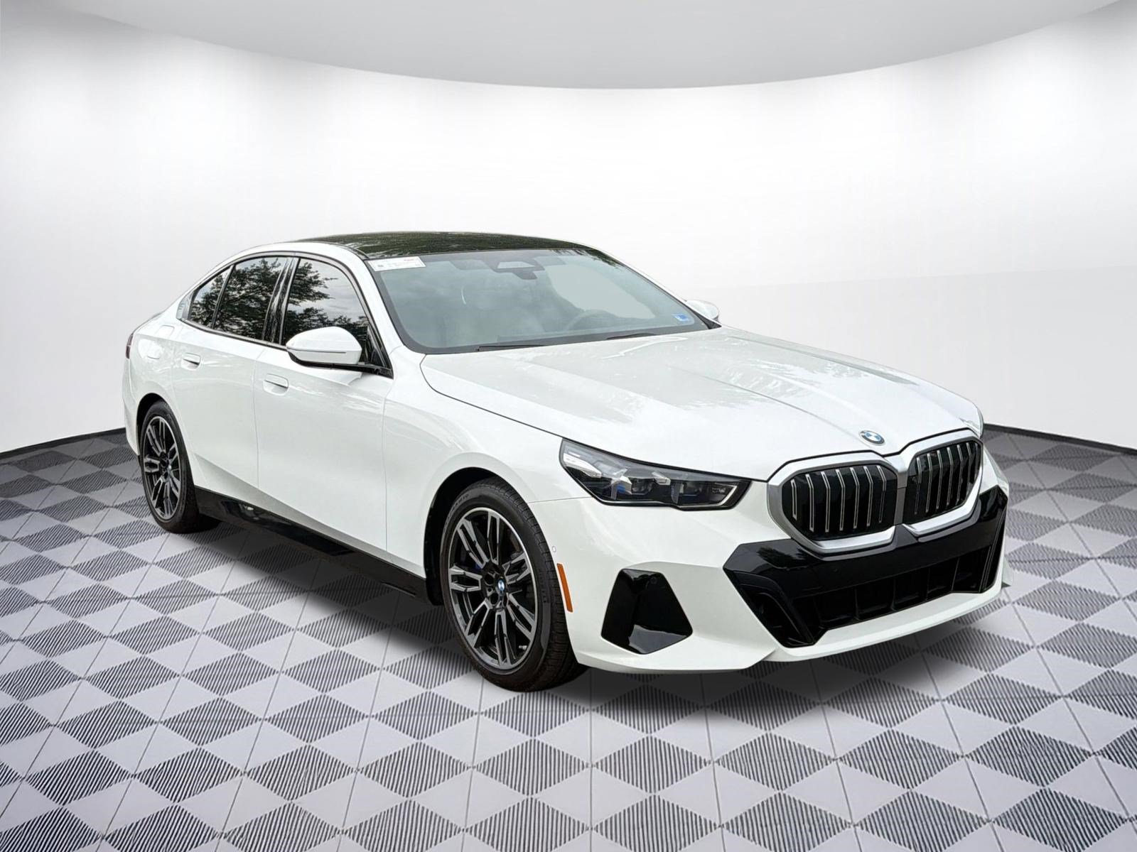 Certified 2024 BMW 530i xDrive w/ M Sport Package AWD/4WD image 7