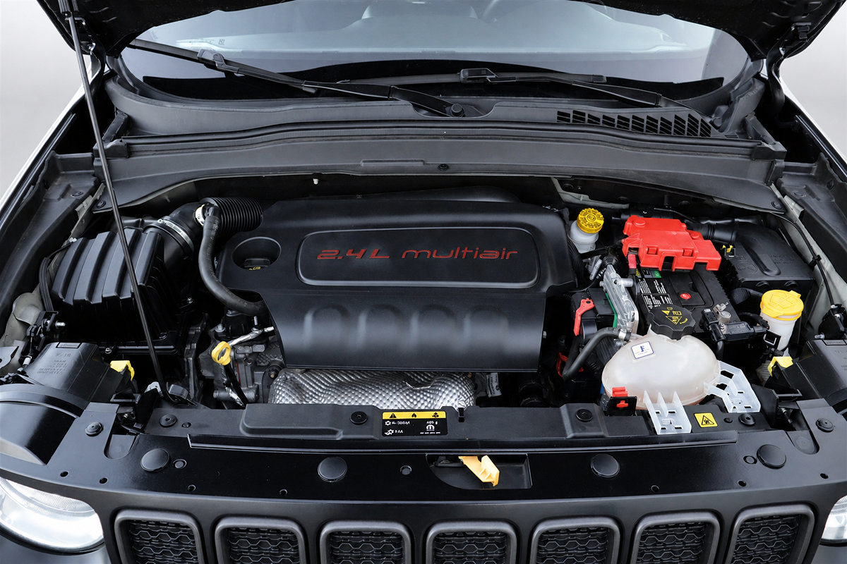 Used 2021 Jeep Renegade Latitude AWD/4WD image 41