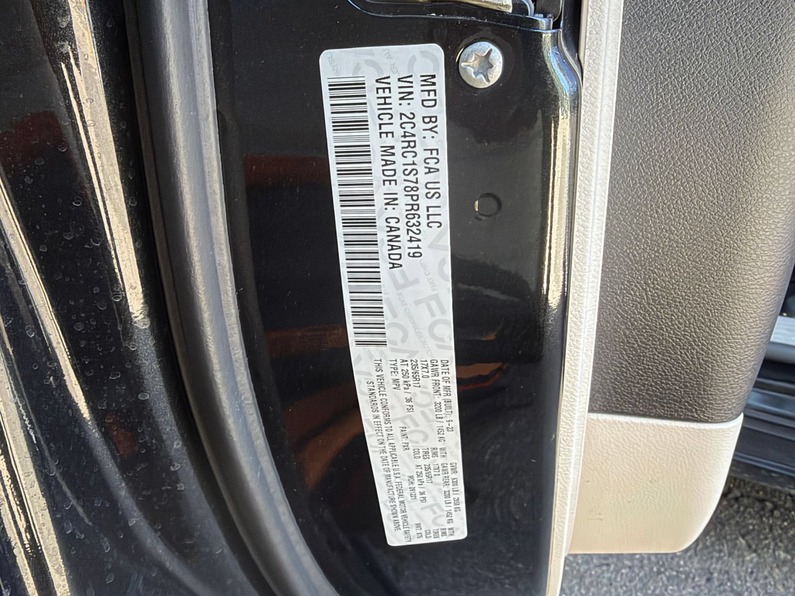 Used 2023 Chrysler Pacifica Limited FWD image 30