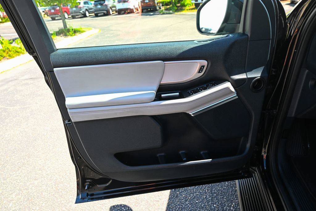 Certified 2025 Ford Expedition Active AWD/4WD image 21