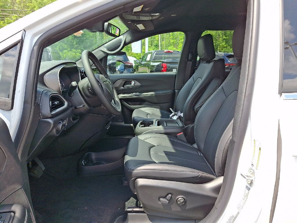 New 2027 Chrysler Pacifica Select AWD/4WD image 10