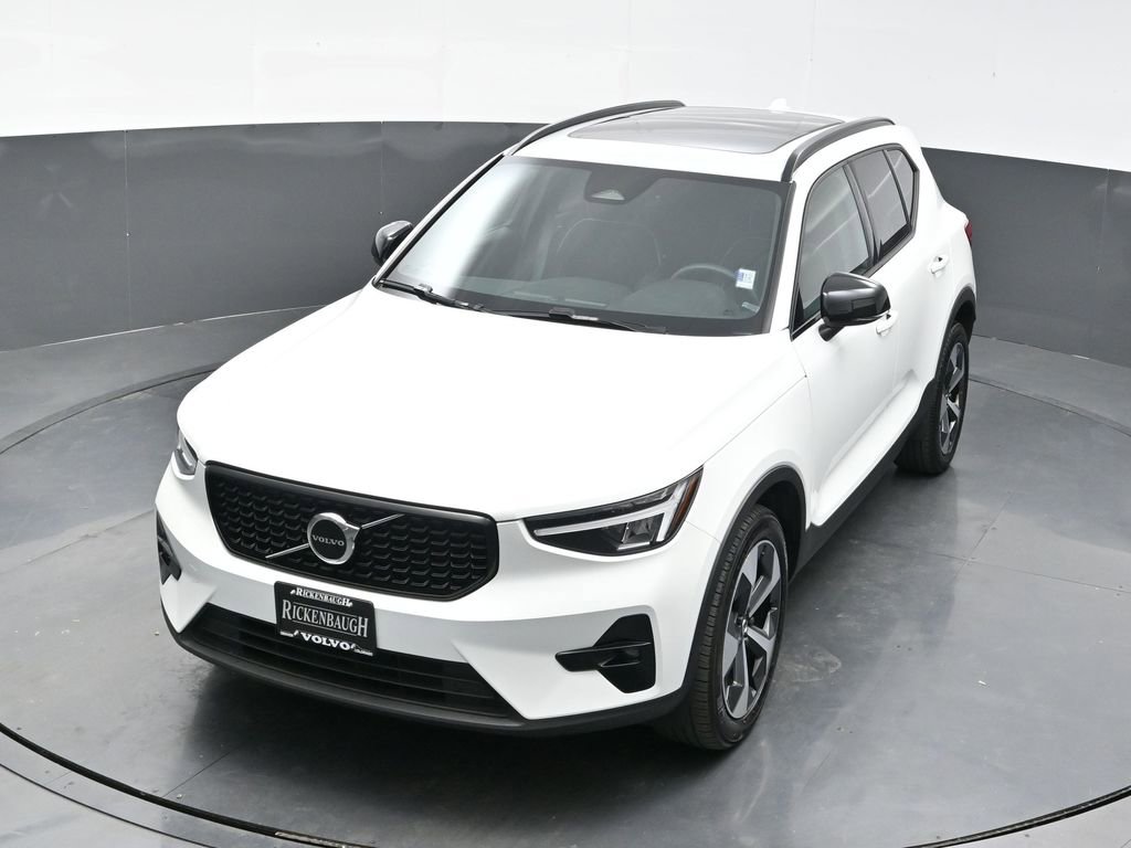 Used 2023 Volvo XC40 B5 Plus w/ Climate Package image 23