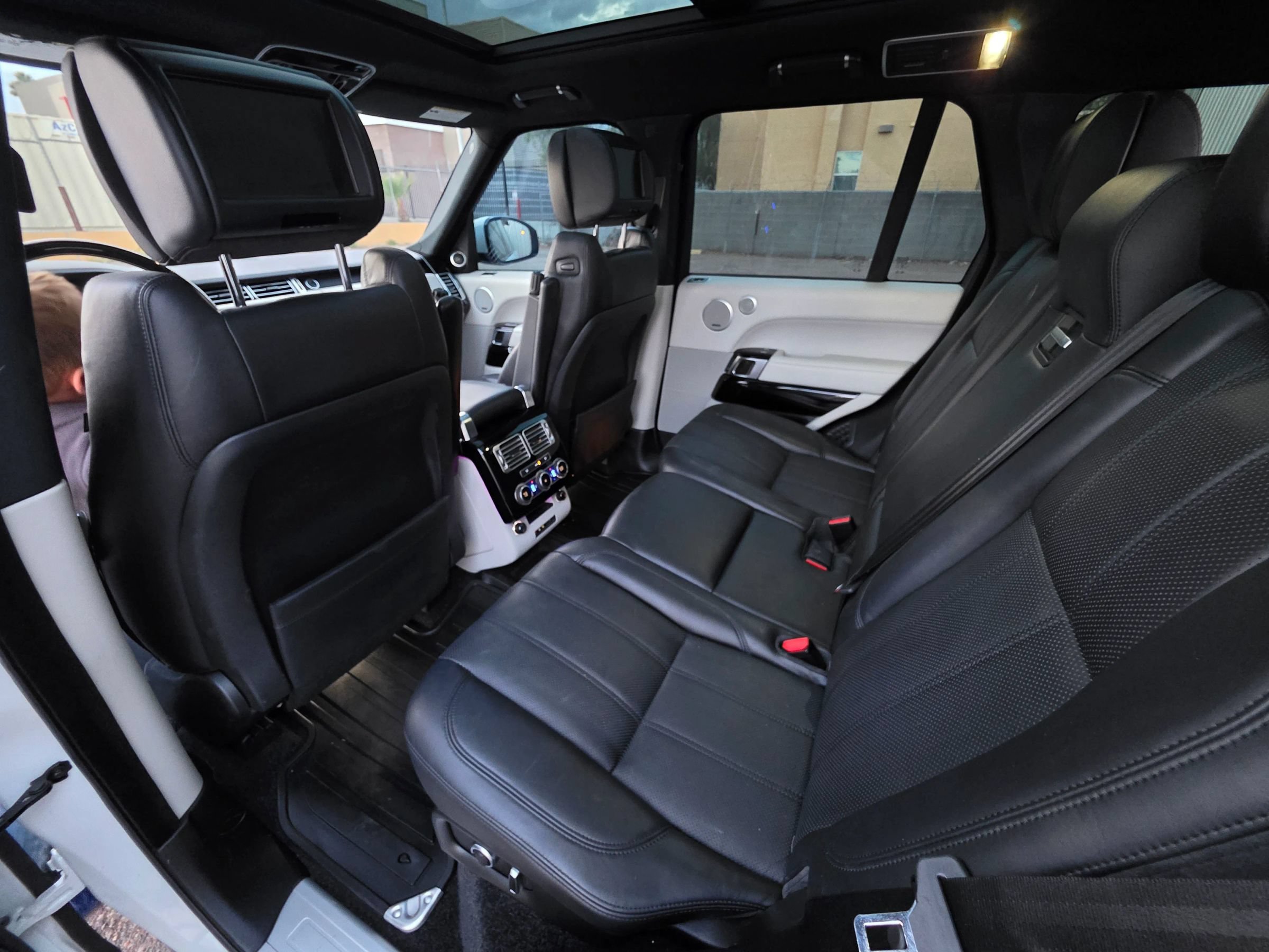 Used 2016 Land Rover Range Rover Supercharged AWD/4WD image 12