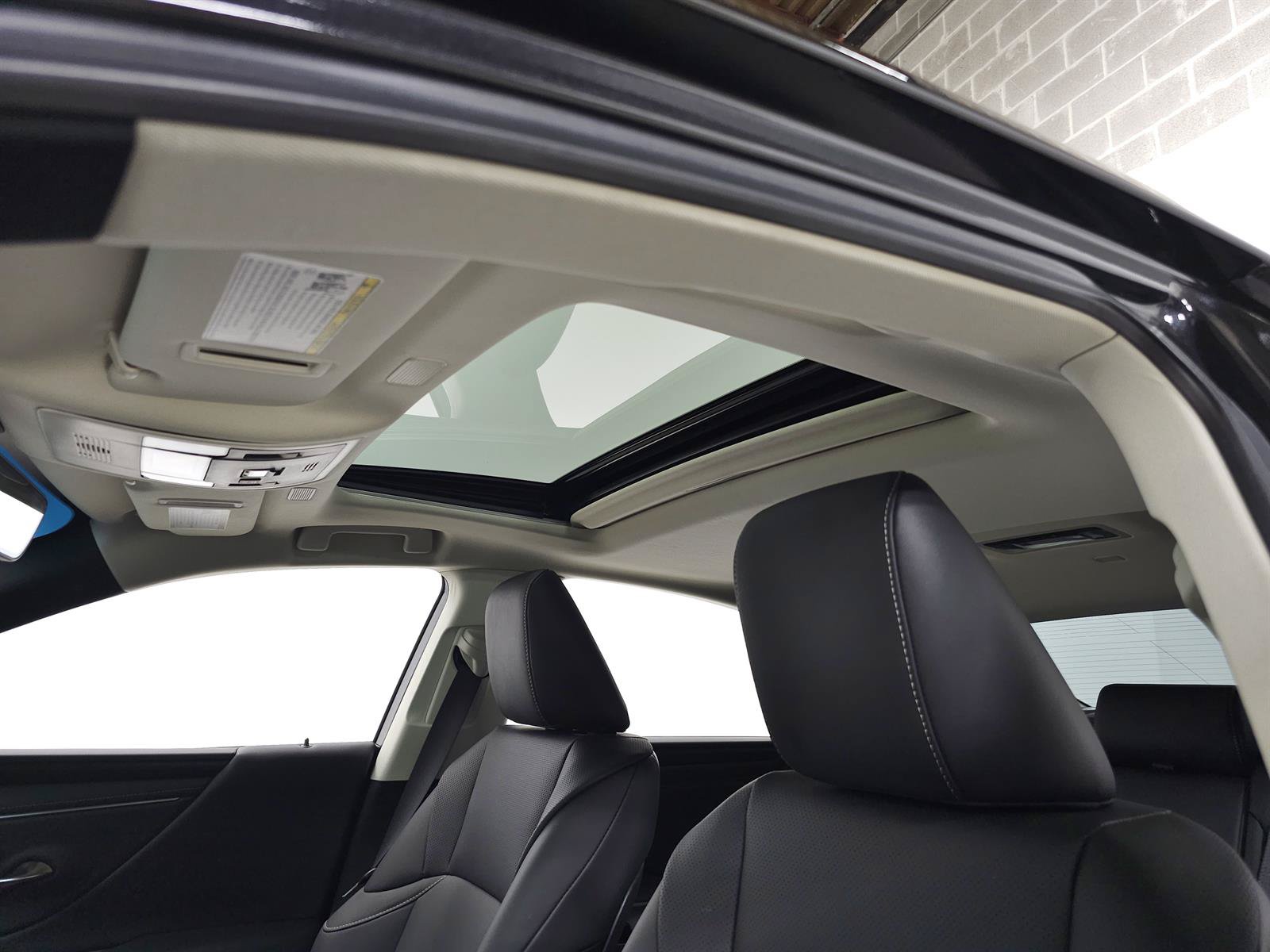 Used 2024 Lexus ES 300h w/ Premium Package FWD image 17
