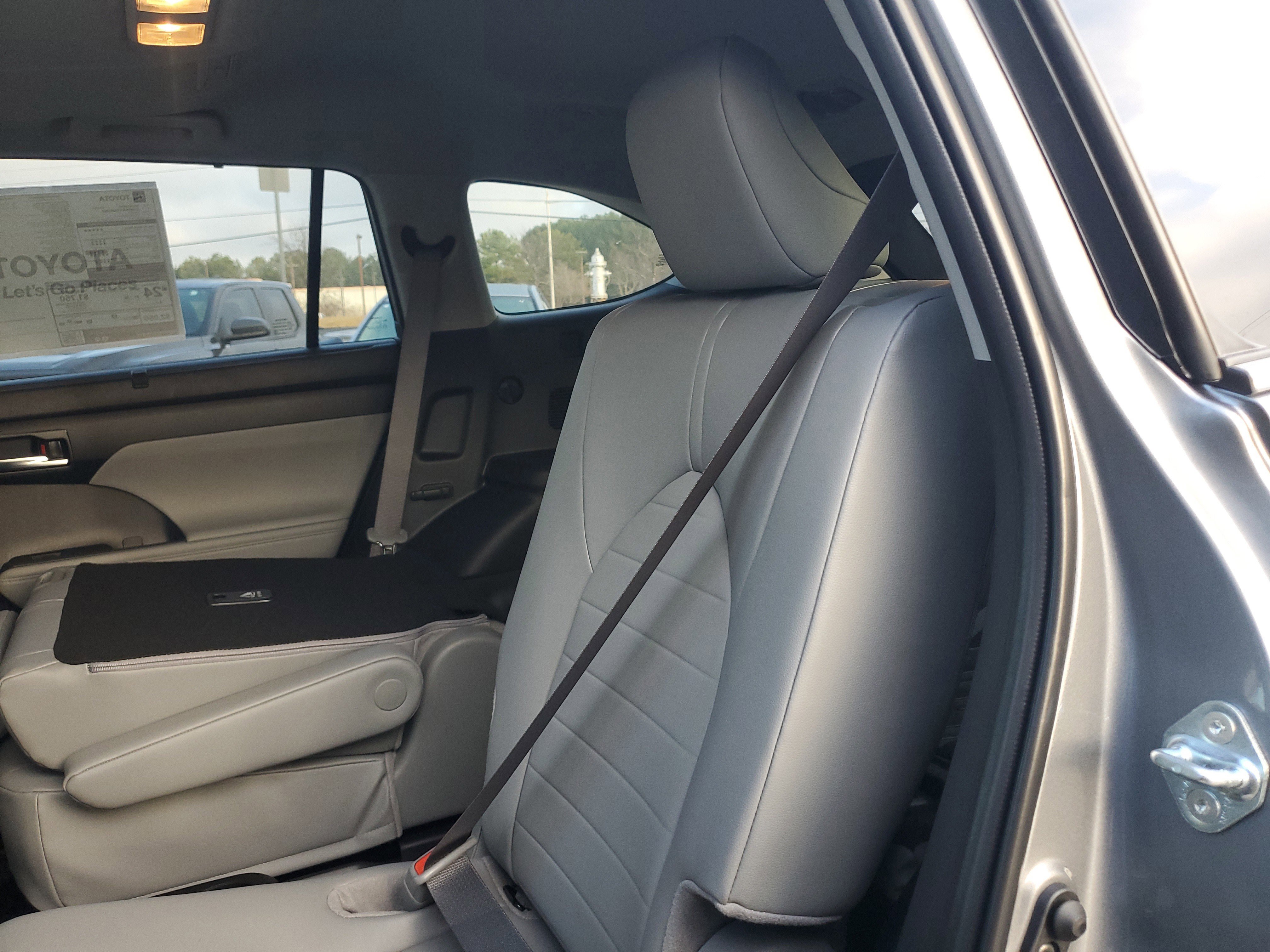 New 2026 Toyota Highlander XLE image 13