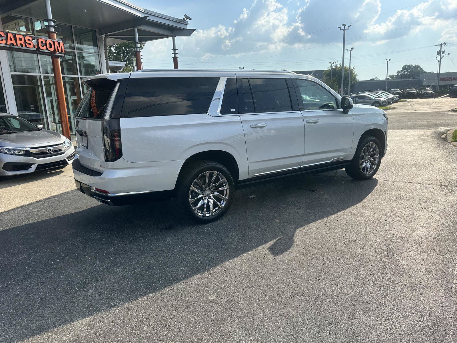 Used 2025 Cadillac Escalade ESV Premium Luxury w/ LPO, Radiant Package AWD/4WD image 2
