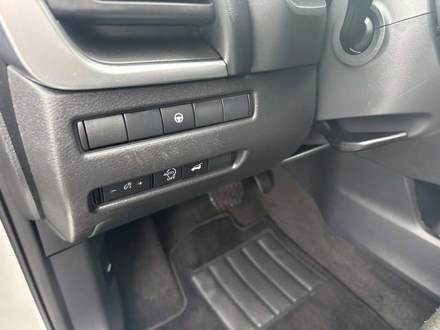 Used 2025 Nissan Rogue SV AWD/4WD image 21
