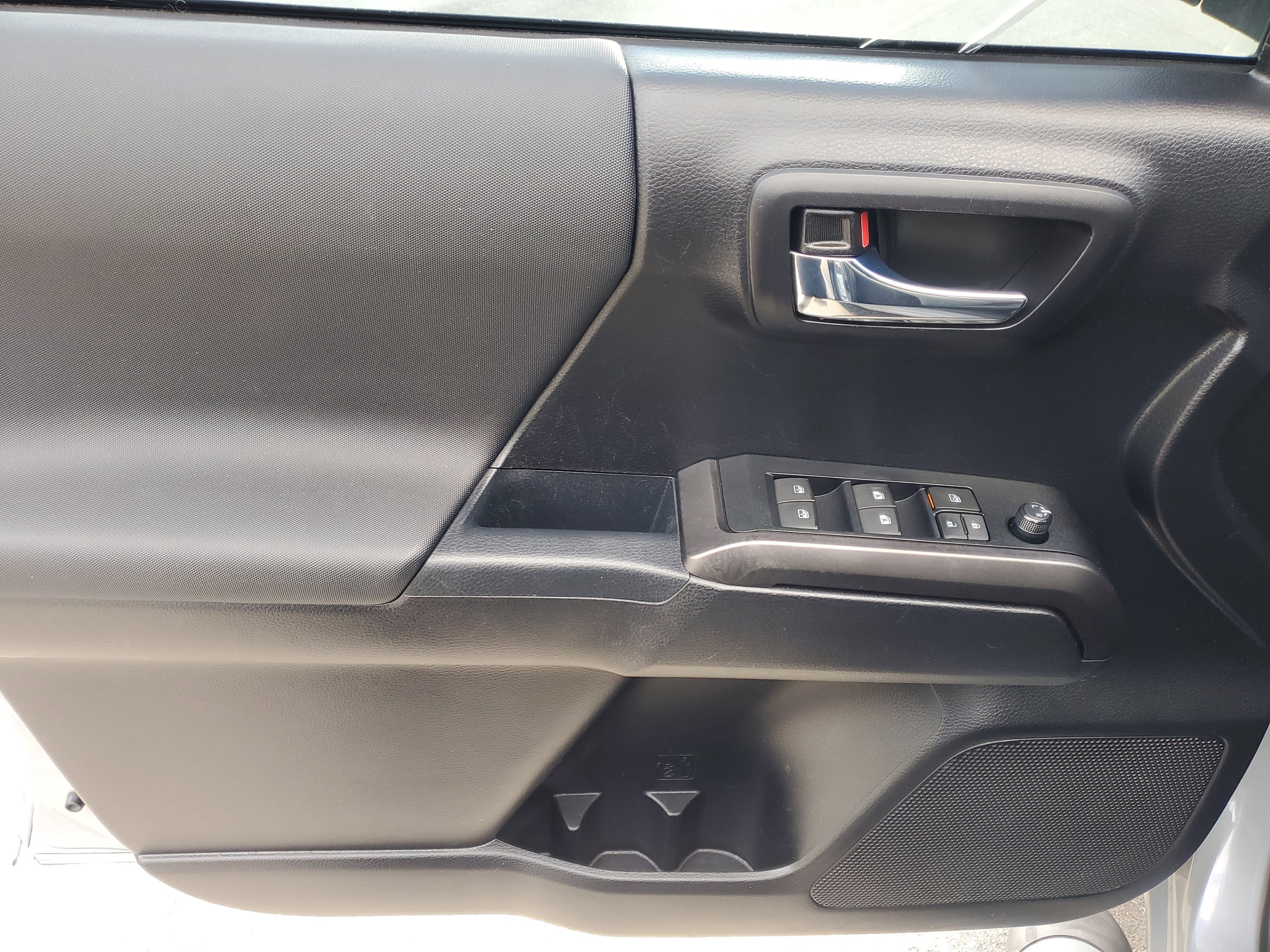 Used 2021 Toyota Tacoma TRD Off-Road image 17