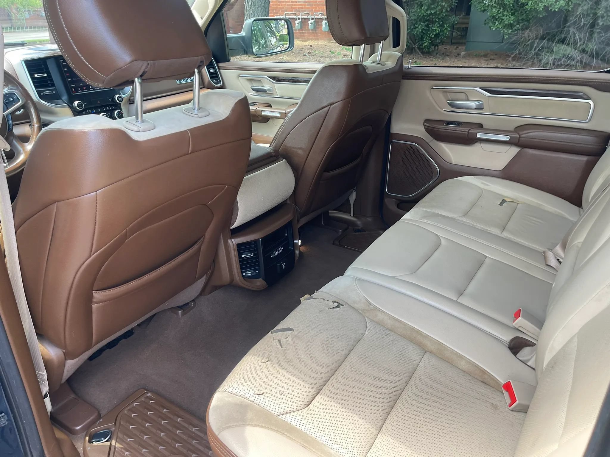 Used 2019 RAM 1500 Laramie AWD/4WD image 12