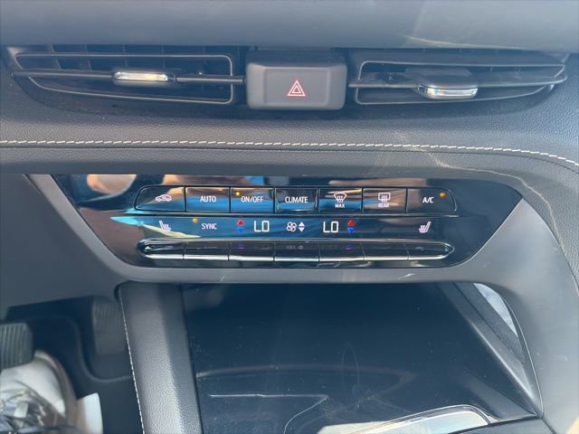 Used 2021 Buick Envision Essence w/ Sport Touring Package FWD image 23