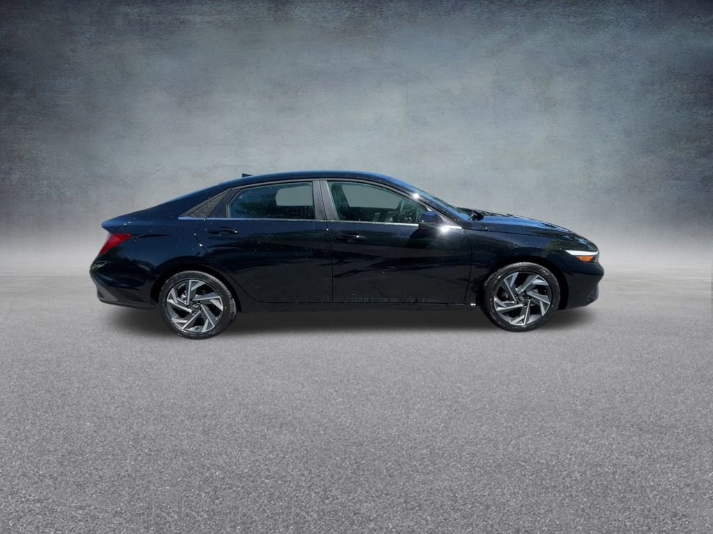 New 2025 Hyundai Elantra Limited image 25