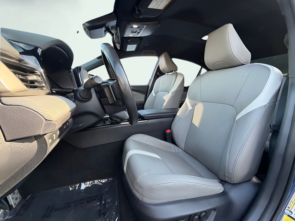 Used 2026 Toyota Camry SE FWD image 30