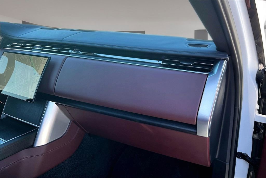 Used 2025 Land Rover Range Rover SE image 25