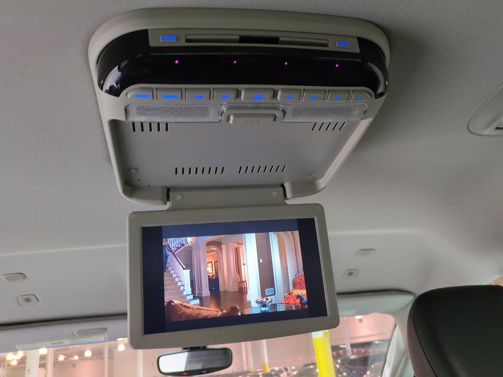 Used 2018 Chrysler Pacifica Touring-L FWD image 17