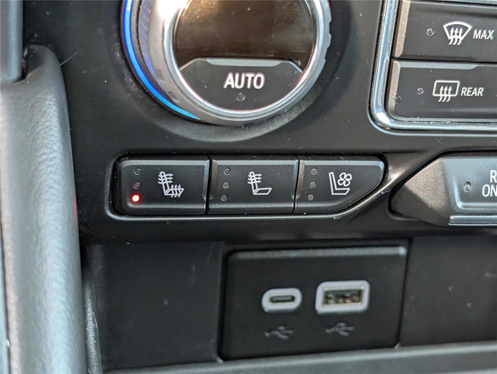 Used 2023 Chevrolet Suburban High Country w/ Advanced Technology Package image 31