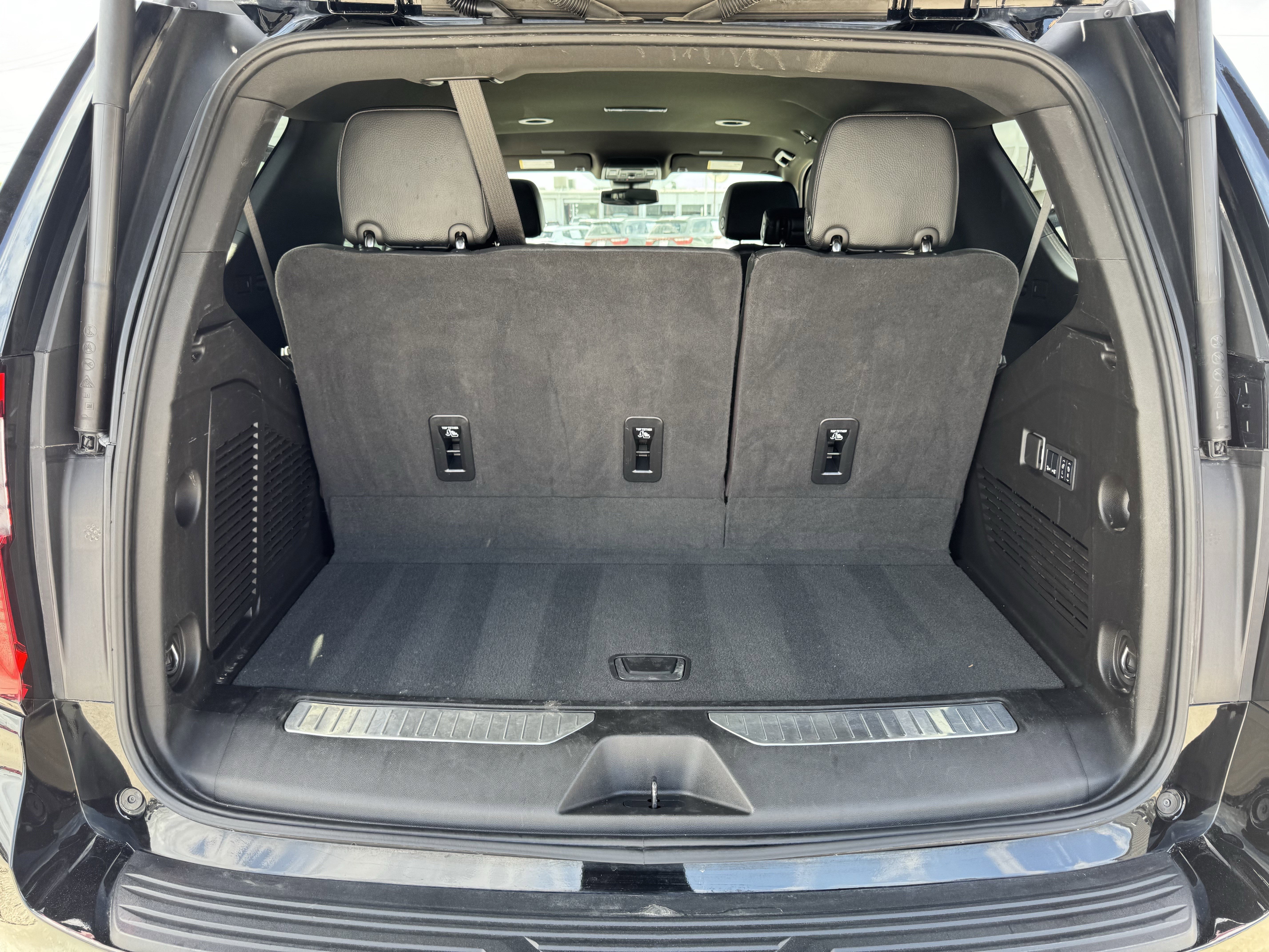 Used 2025 GMC Yukon Denali image 31