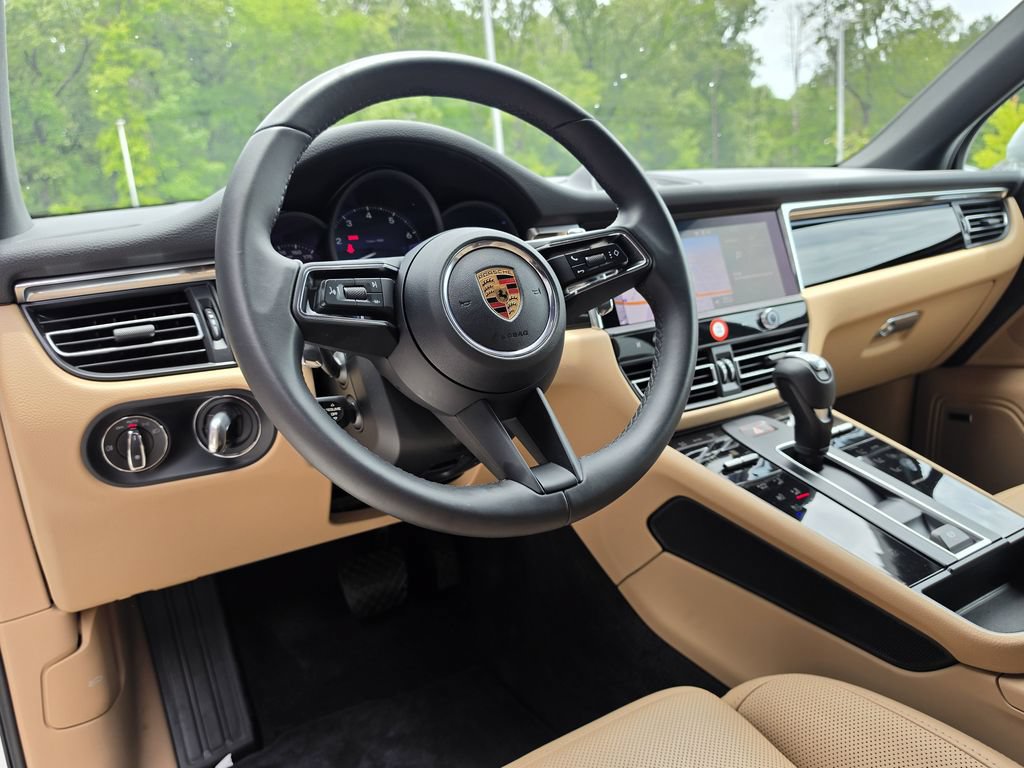 Used 2026 Porsche Macan AWD/4WD image 4