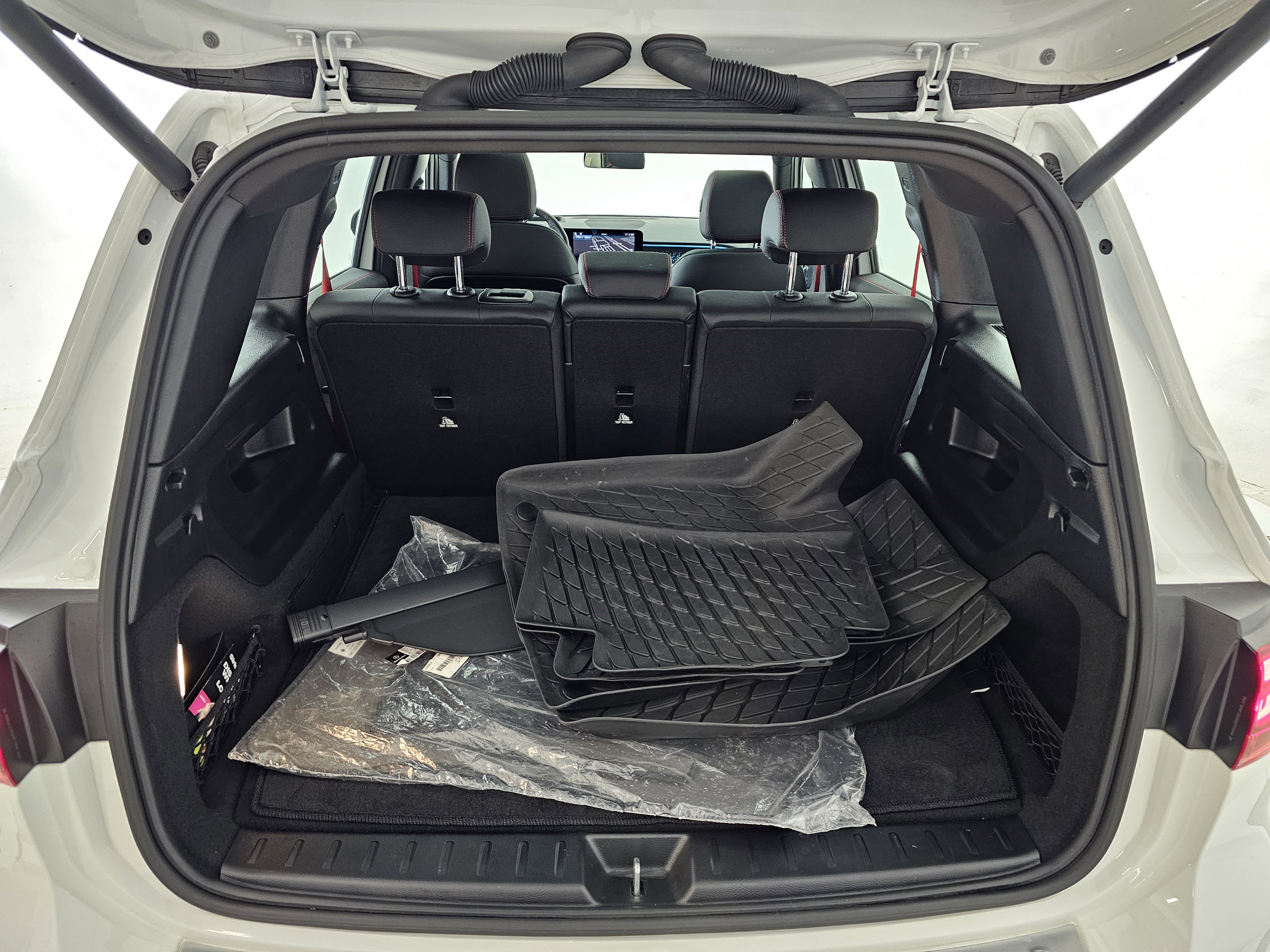 Used 2025 Mercedes-Benz GLB 35 AMG 4MATIC image 28